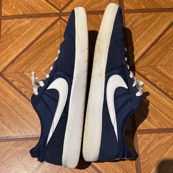 Nike SB Men's Dark Blue and White Sneakers - Picture 4 of 5